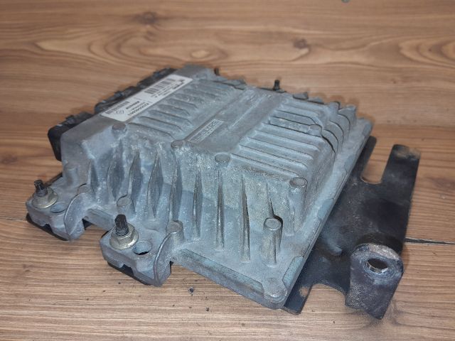 bontott RENAULT SCÉNIC II Motorvezérlő