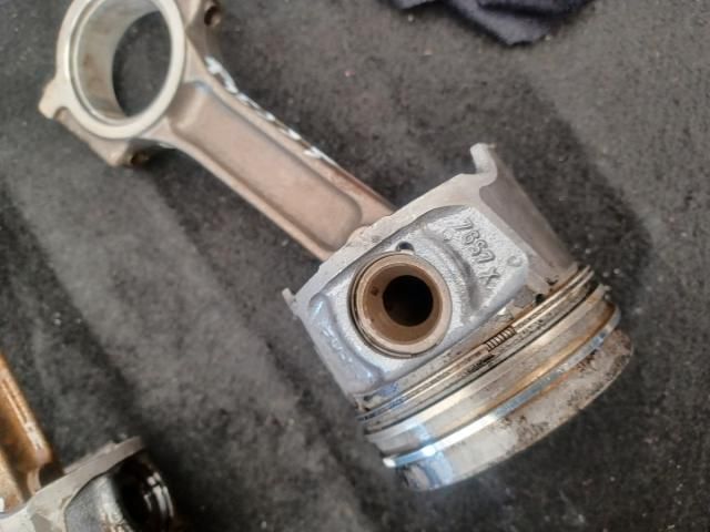 bontott RENAULT SCÉNIC II Dugattyú