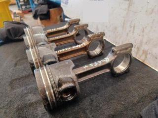 bontott RENAULT SCÉNIC II Dugattyú