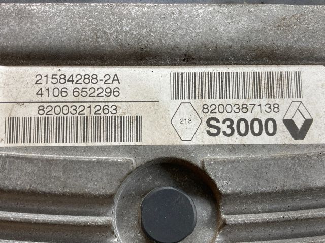 bontott RENAULT SCÉNIC II Motorvezérlő