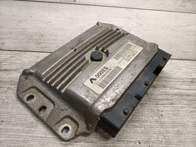 bontott RENAULT SCÉNIC II Motorvezérlő