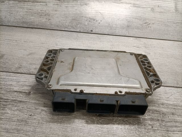 bontott RENAULT SCÉNIC II Motorvezérlő