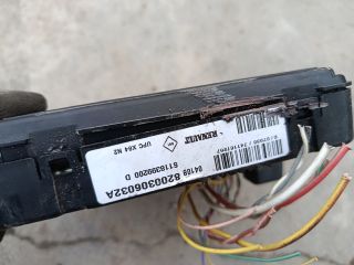 bontott RENAULT SCÉNIC II Biztosítéktábla Motortér