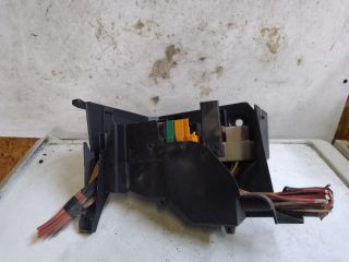 bontott RENAULT SCÉNIC II Biztosítéktábla Motortér