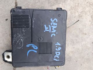 bontott RENAULT SCÉNIC II Biztosítéktábla Motortér