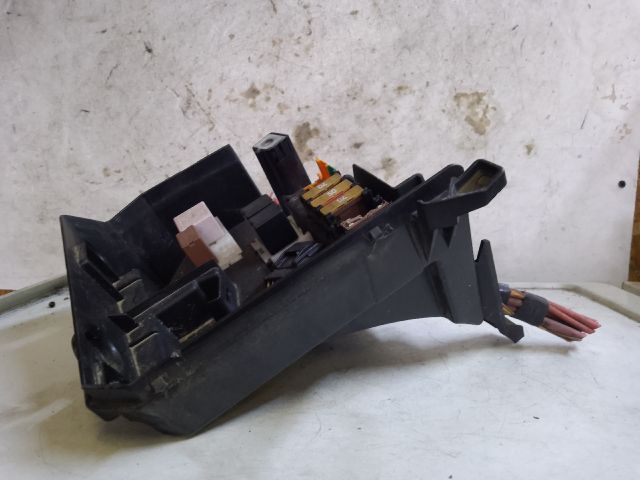 bontott RENAULT SCÉNIC II Biztosítéktábla Motortér