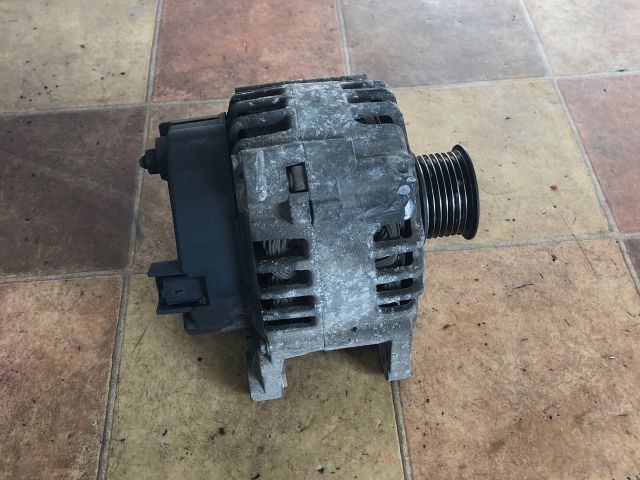 bontott RENAULT SCÉNIC II Generátor