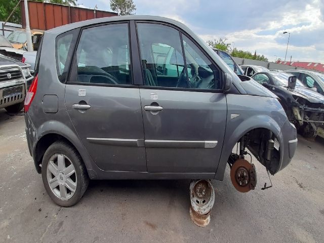 bontott RENAULT SCÉNIC II Jobb első Lengőkar