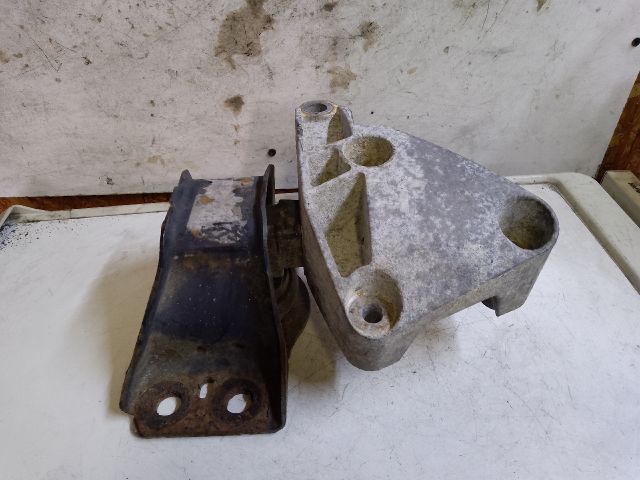 bontott RENAULT SCÉNIC II Motor Tartó Bak Jobb