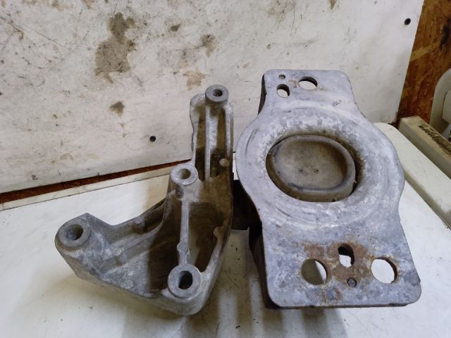 bontott RENAULT SCÉNIC II Motor Tartó Bak Jobb