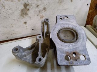 bontott RENAULT SCÉNIC II Motor Tartó Bak Jobb