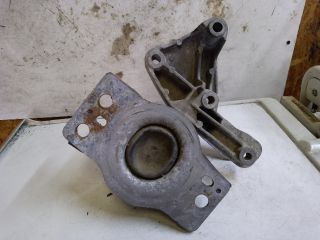 bontott RENAULT SCÉNIC II Motor Tartó Bak Jobb