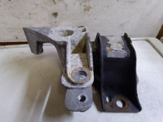 bontott RENAULT SCÉNIC II Motor Tartó Bak Jobb