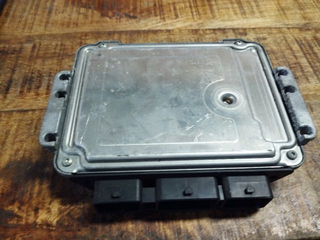 bontott RENAULT SCÉNIC II Motorvezérlő