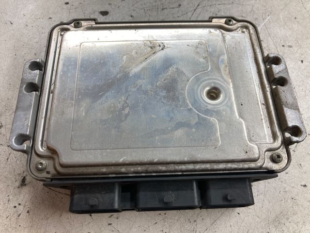 bontott RENAULT SCÉNIC II Motorvezérlő