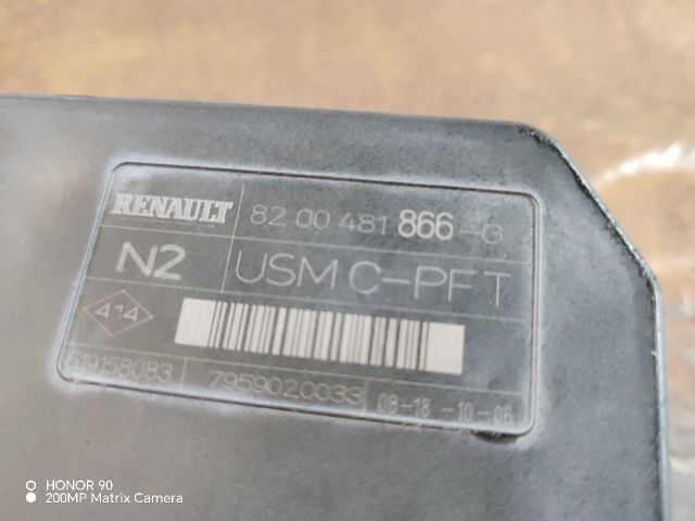 bontott RENAULT SCÉNIC II Biztosítéktábla Motortér