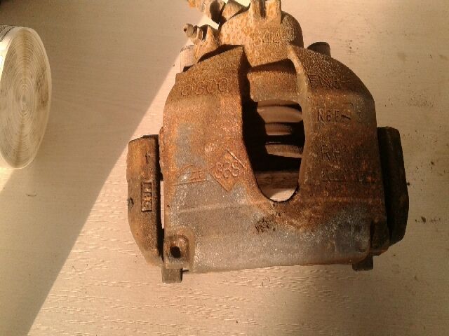 bontott RENAULT SCÉNIC II Jobb első Féknyereg Munkahengerrel