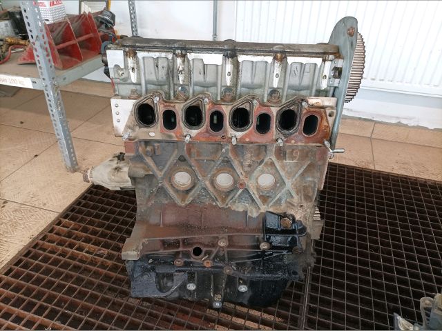 bontott RENAULT SCÉNIC II Motor (Fűzött blokk hengerfejjel)