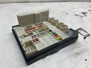 bontott RENAULT SCÉNIC II Biztosítéktábla Motortér