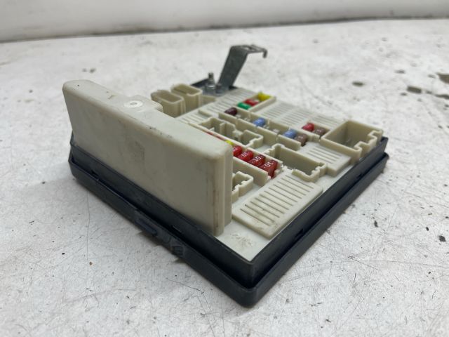 bontott RENAULT SCÉNIC II Biztosítéktábla Motortér