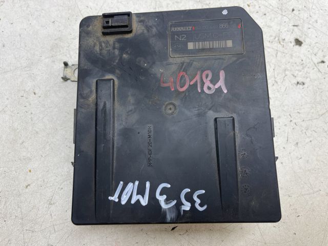 bontott RENAULT SCÉNIC II Biztosítéktábla Motortér