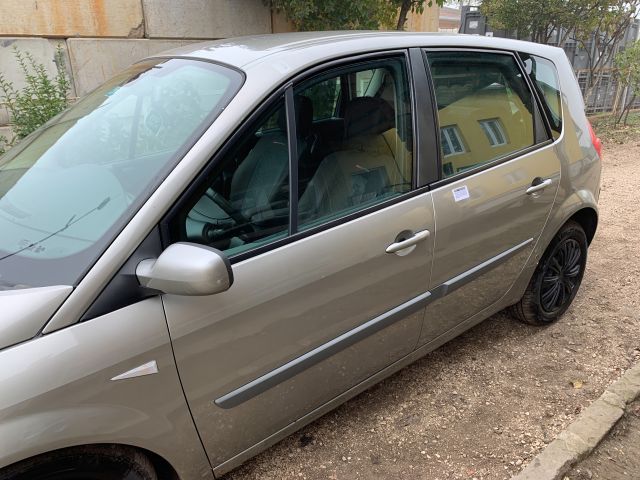 bontott RENAULT SCÉNIC II Biztosítéktábla Motortér