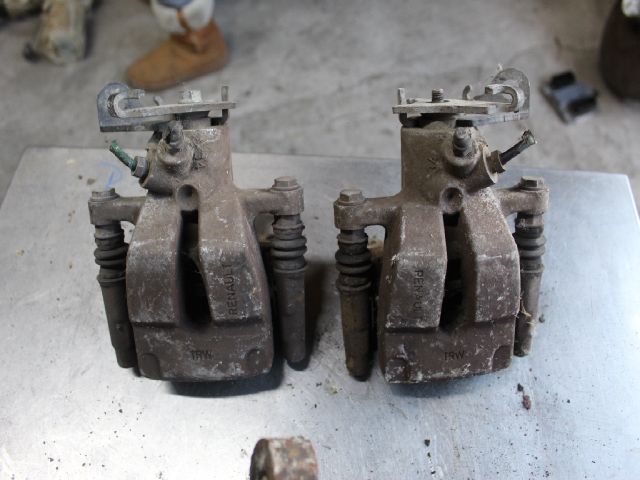 bontott RENAULT SCÉNIC II Jobb hátsó Féknyereg Munkahengerrel