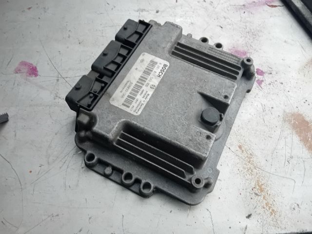 bontott RENAULT SCÉNIC II Motorvezérlő