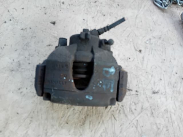 bontott RENAULT SCÉNIC II Bal első Féknyereg Munkahengerrel