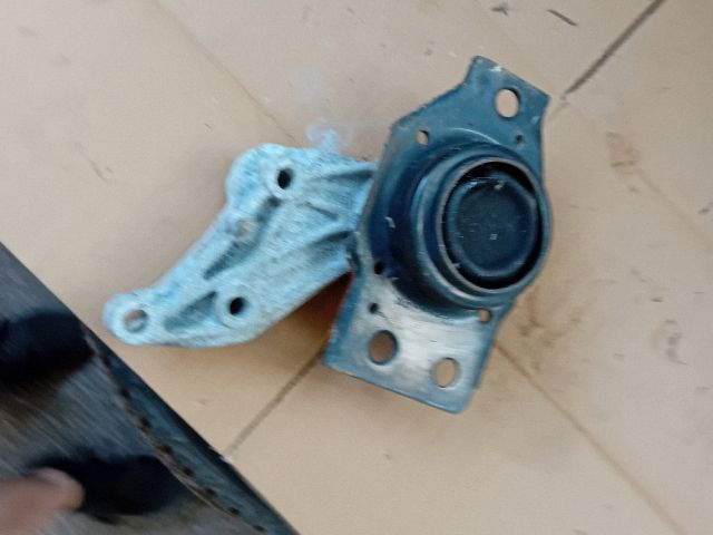 bontott RENAULT SCÉNIC II Motor Tartó Bak (Fém)