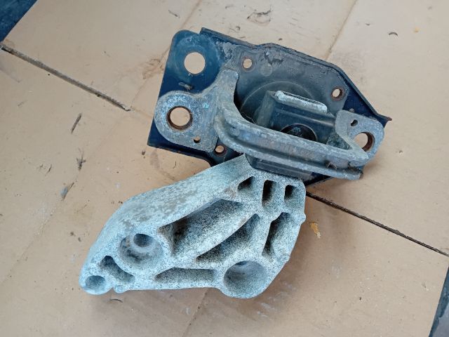 bontott RENAULT SCÉNIC II Motor Tartó Bak (Fém)