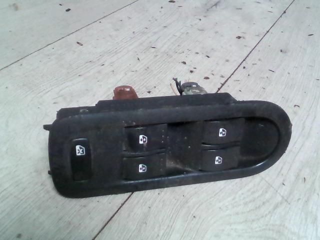 bontott RENAULT SCÉNIC II Bal első Ablakemelő Kapcsoló