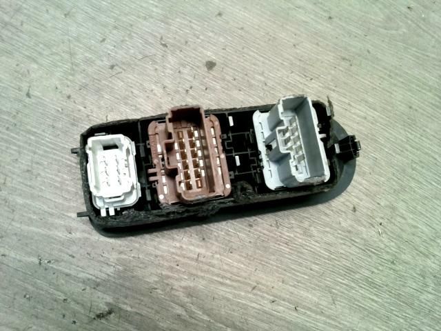 bontott RENAULT SCÉNIC II Bal első Ablakemelő Kapcsoló