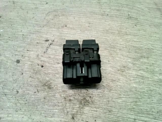 bontott RENAULT SCÉNIC II Bal első Ablakemelő Kapcsoló