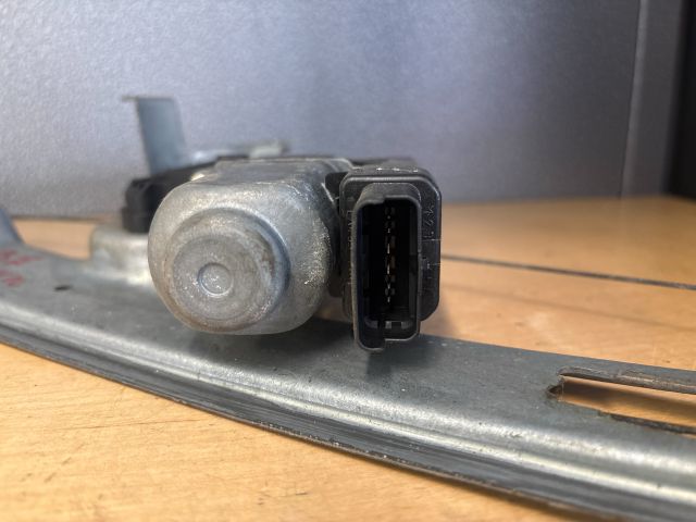 bontott RENAULT SCÉNIC II Bal első Ablakemelő Szerkezet (Elektromos)