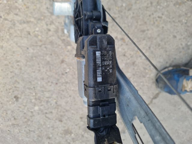 bontott RENAULT SCÉNIC II Bal első Ablakemelő Szerkezet (Elektromos)