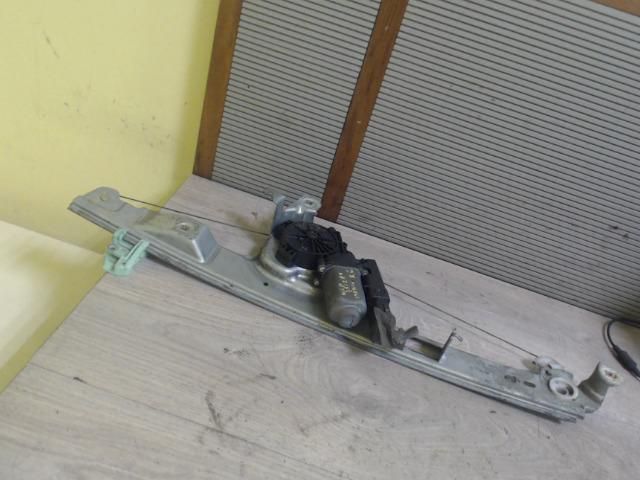 bontott RENAULT SCÉNIC II Bal első Ablakemelő Szerkezet (Mechanikus)