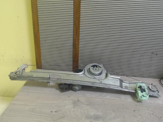 bontott RENAULT SCÉNIC II Bal első Ablakemelő Szerkezet (Mechanikus)