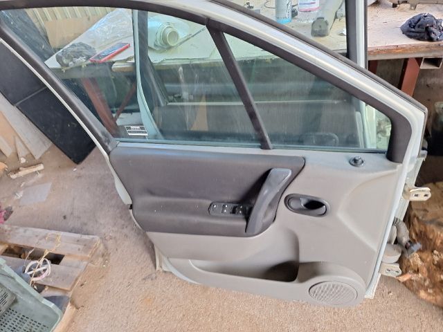 bontott RENAULT SCÉNIC II Bal első Ajtó (Részeivel)