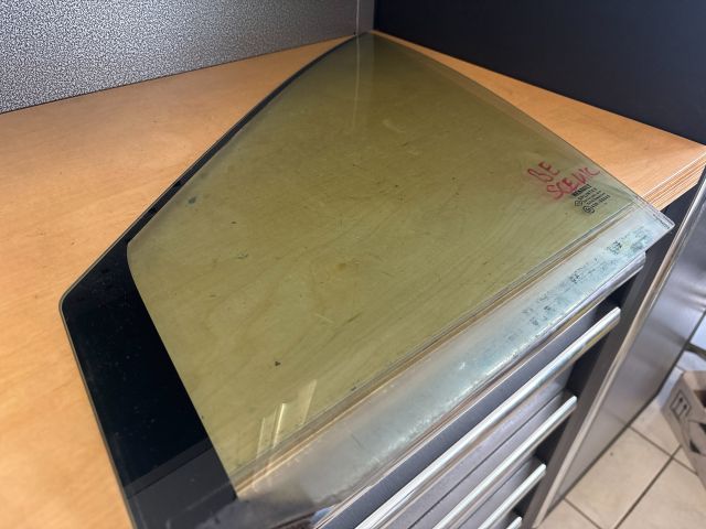 bontott RENAULT SCÉNIC II Bal első Fixüveg (Ajtóban)