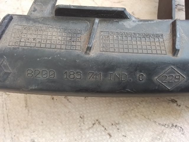 bontott RENAULT SCÉNIC II Bal első Oldal Lökhárító Tartó (Műanyag)