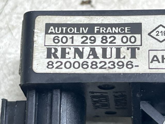 bontott RENAULT SCÉNIC II Bal első Oldal Ütközés Érzékelő