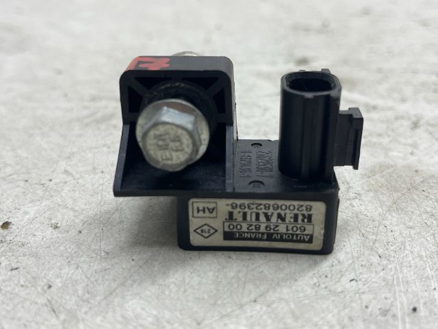 bontott RENAULT SCÉNIC II Bal első Oldal Ütközés Érzékelő