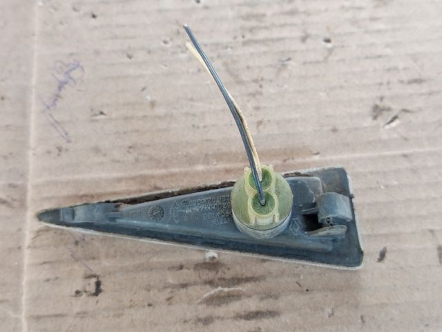 bontott RENAULT SCÉNIC II Bal első Sárvédő Irányjelző