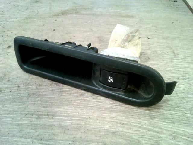 bontott RENAULT SCÉNIC II Bal hátsó Ablakemelő Kapcsoló