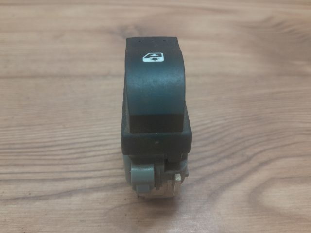 bontott RENAULT SCÉNIC II Bal hátsó Ablakemelő Kapcsoló