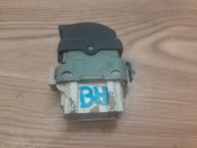 bontott RENAULT SCÉNIC II Bal hátsó Ablakemelő Kapcsoló