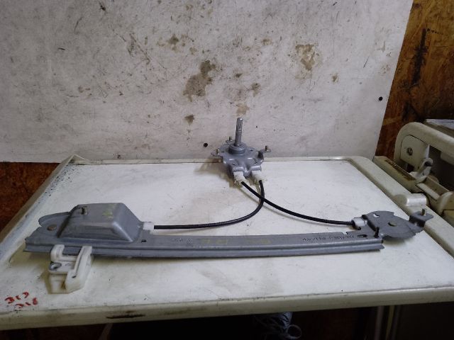 bontott RENAULT SCÉNIC II Bal hátsó Ablakemelő Szerkezet (Mechanikus)