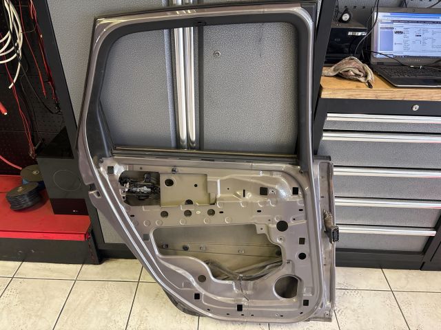 bontott RENAULT SCÉNIC II Bal hátsó Ajtó (Üres lemez)