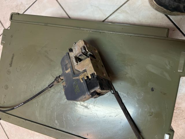 bontott RENAULT SCÉNIC II Bal hátsó Ajtózár